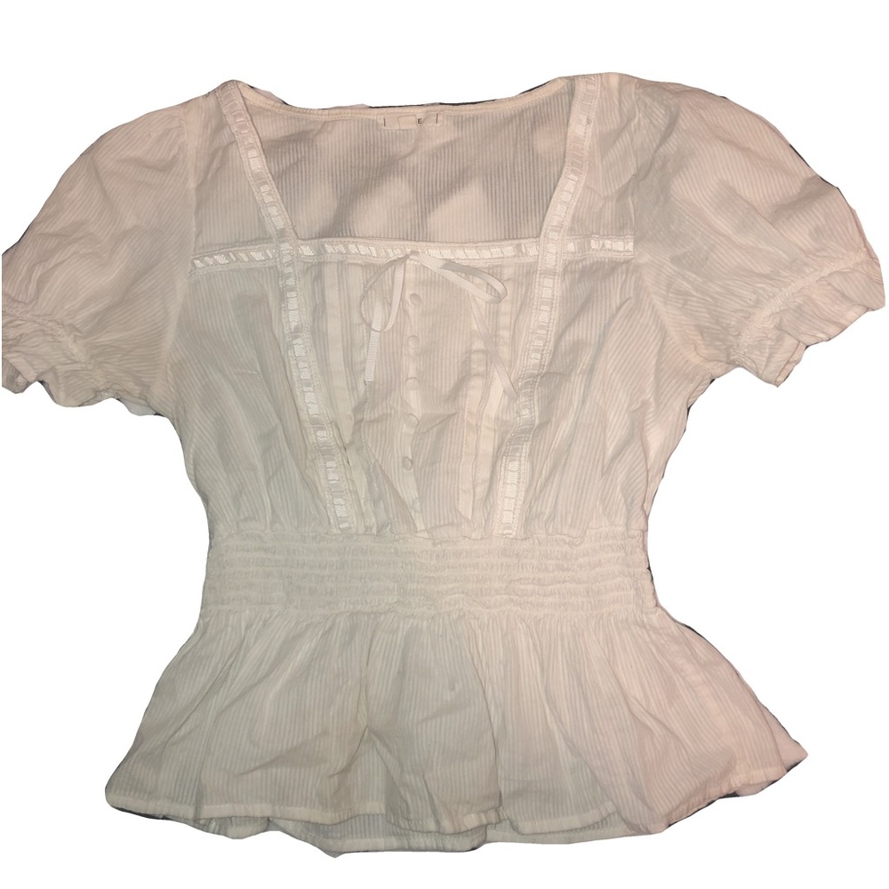 Cute + flowy vintage shirt